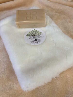 Baltoji nano pirštinė su muiliuku